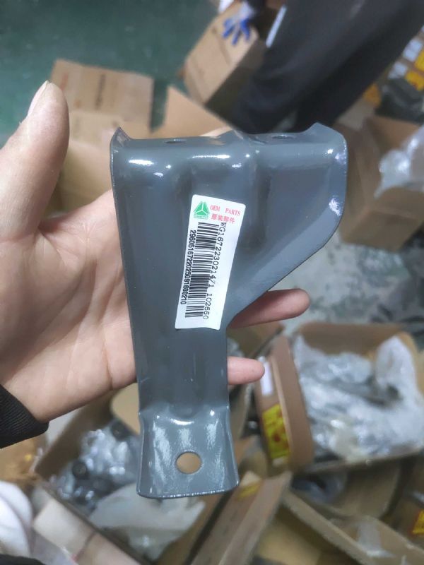 右踏步前吊架（H78）