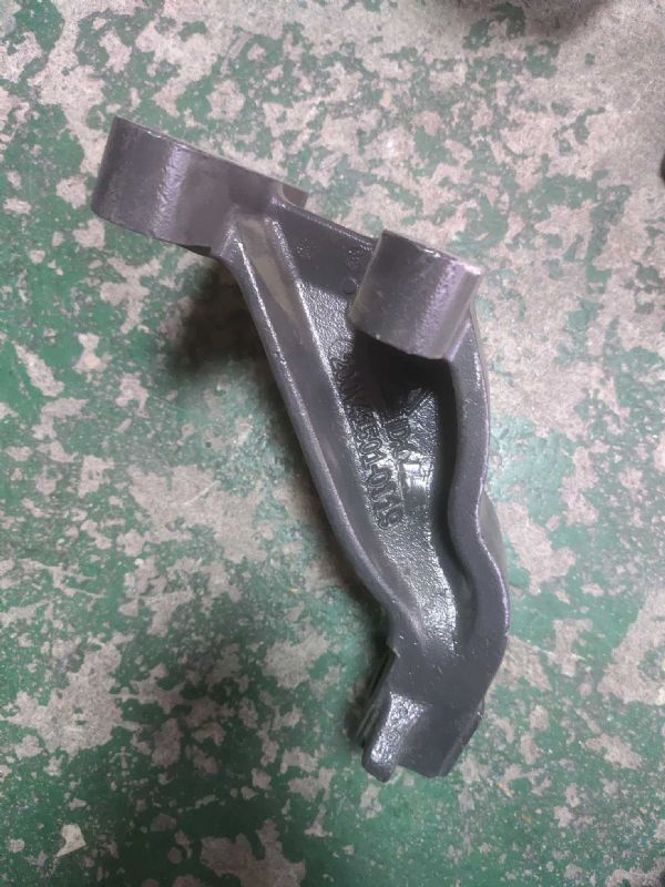 发动机前左支架