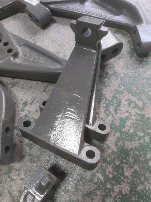 发动机前左支架