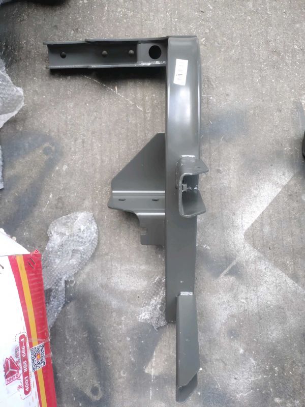 右踏板支架焊接总成