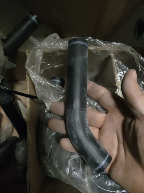 发动机出水胶管(接三/四通)