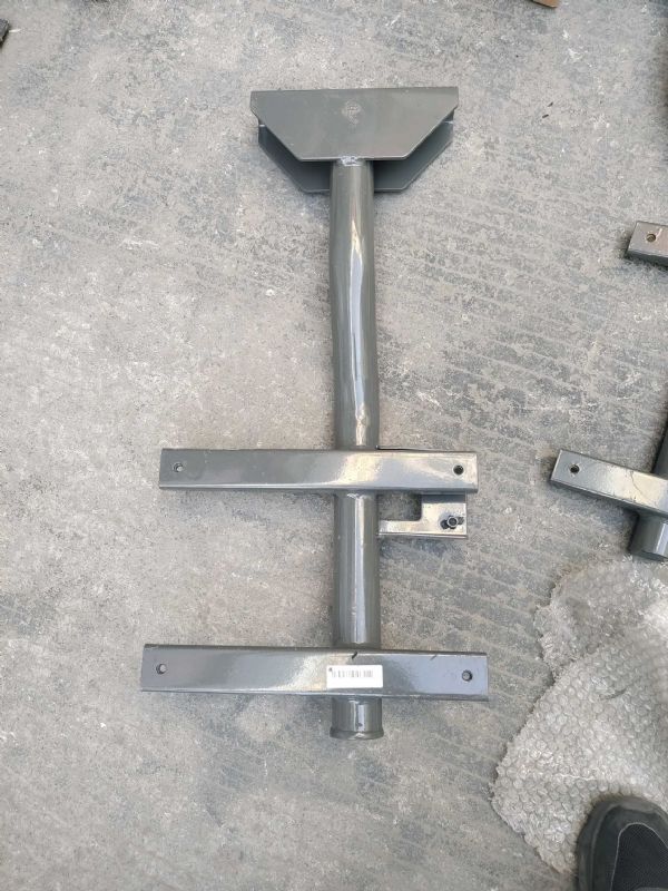 左后翼子板支架总成