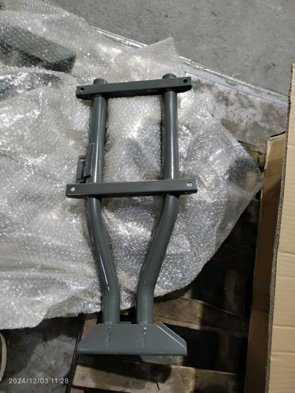 左后翼子板支架總成