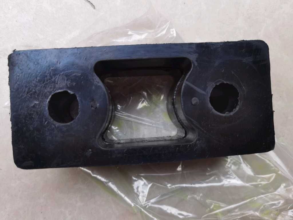 09款HOWO水箱胶垫图3