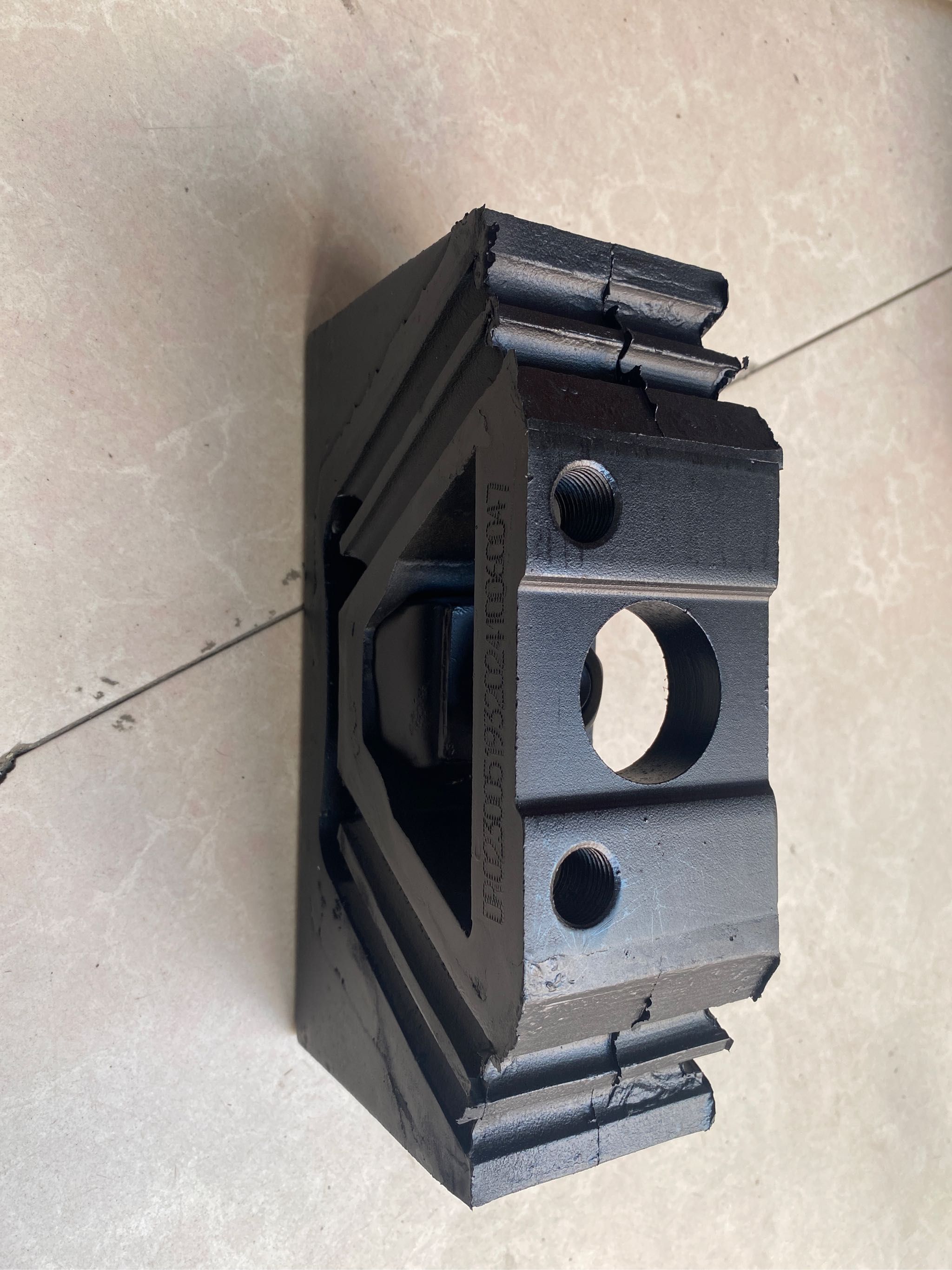 豪沃后支承偏孔(原)图1