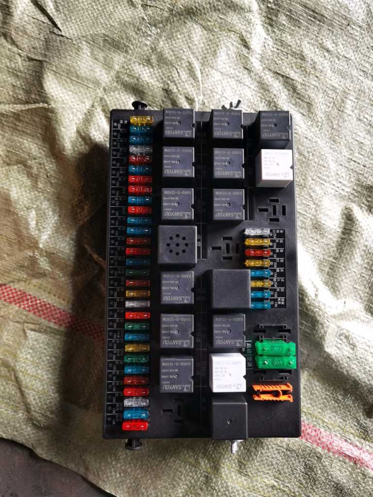 中央电器控制盒