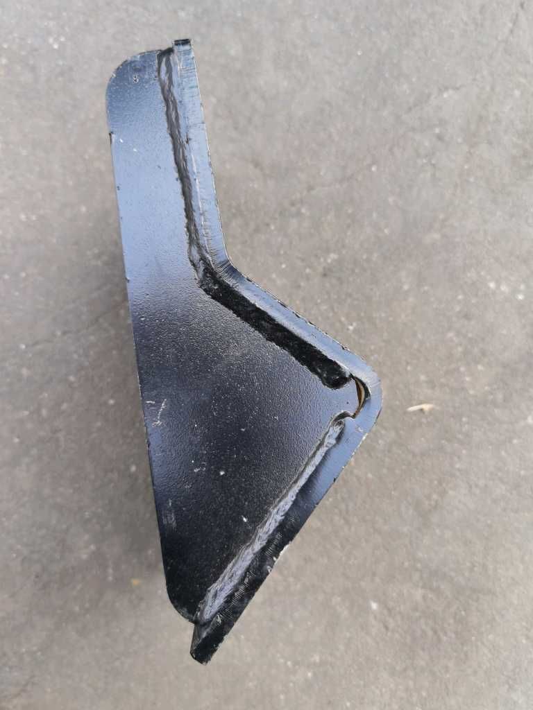 發動機托架 前右