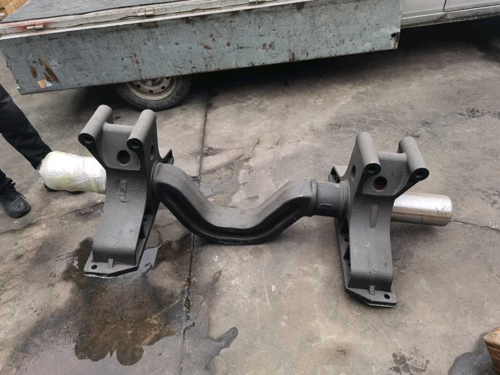 平衡軸帶支架 130