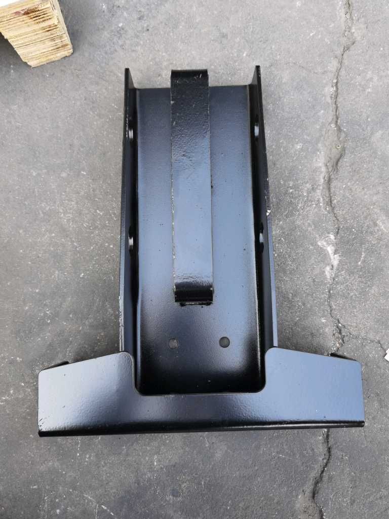 驾驶室减震器支架 右