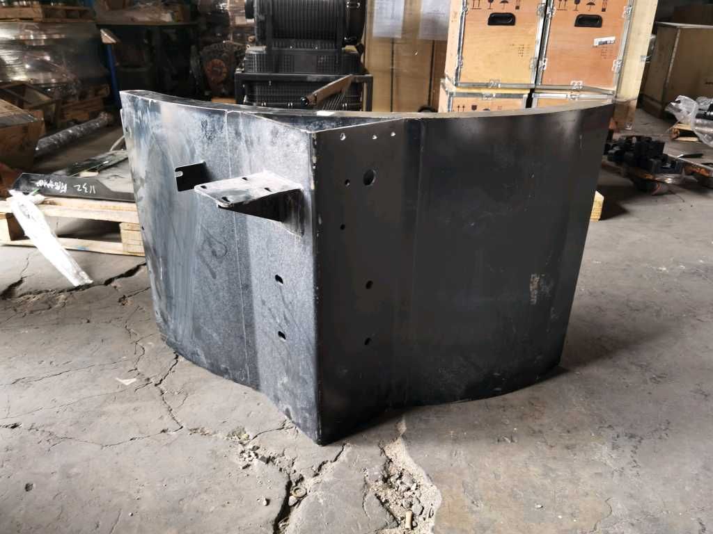 前轮后挡泥板 右