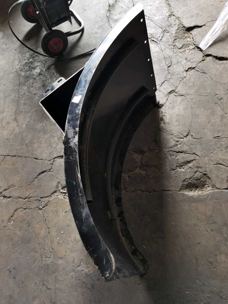 前轮后挡泥板 左