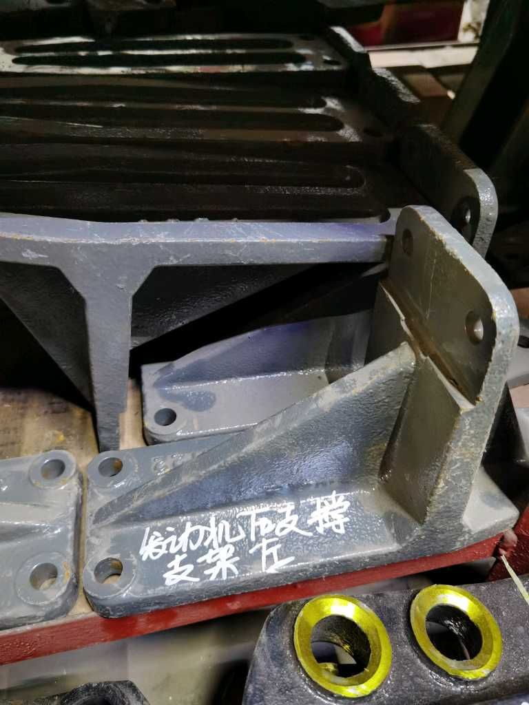 发动机后支撑支架 左