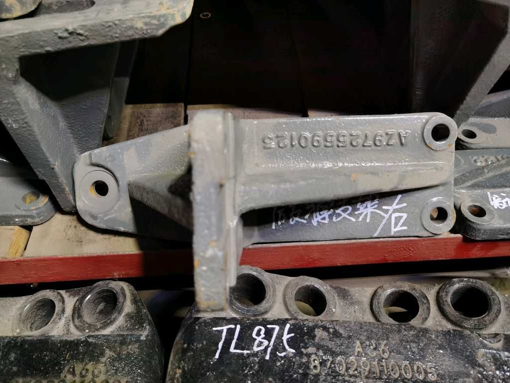 发动机后支撑支架 右