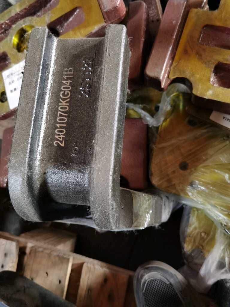 后钢板座 左